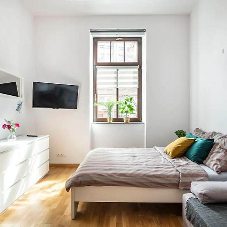 Discover Krakow Apartments - 5 Borowickiej St - Studio Next To Opera And Unity Centre Exterior photo