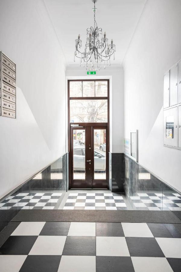 Discover Krakow Apartments - 5 Borowickiej St - Studio Next To Opera And Unity Centre Exterior photo